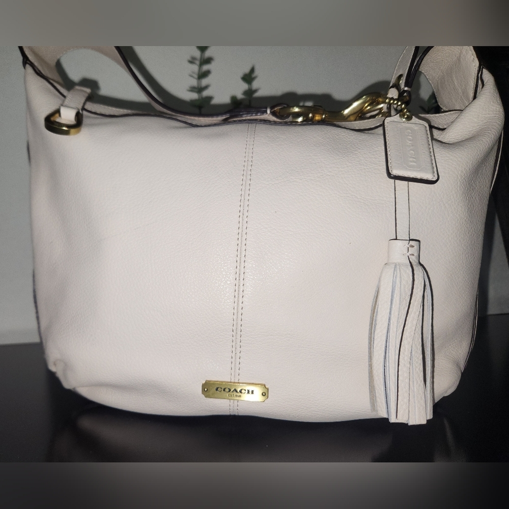 COACH Avery Pebble Leather  Hobo Handbag Shoulder Bag